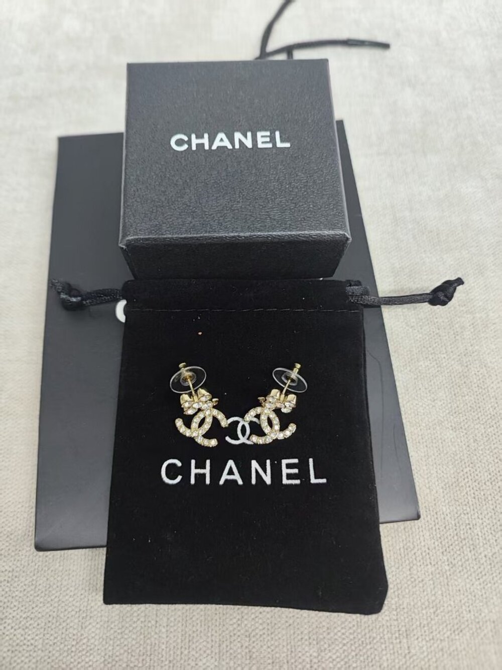 💎Chanel Gold Tone Crystal Interlocking CC Stud Earrings Floral Crystal